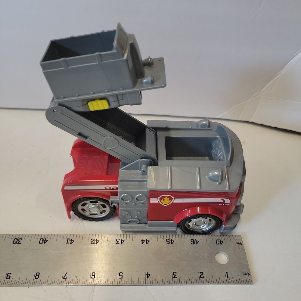 Paw Patrol Marshalls Fire Fightin’ Fire Truck Vehicle & Figure Spin Master